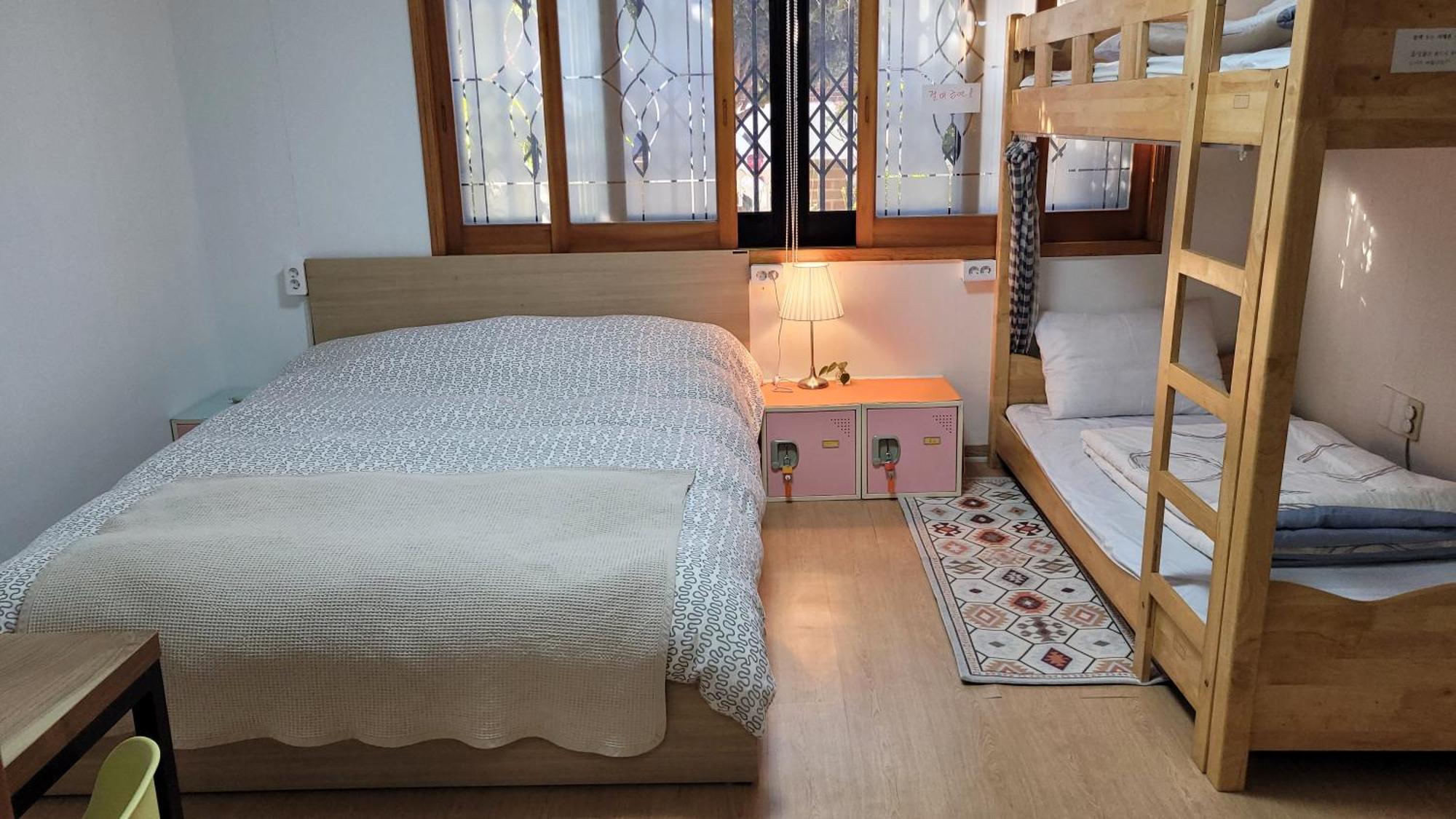 Tongyeong Episode Guesthouse חדר תמונה