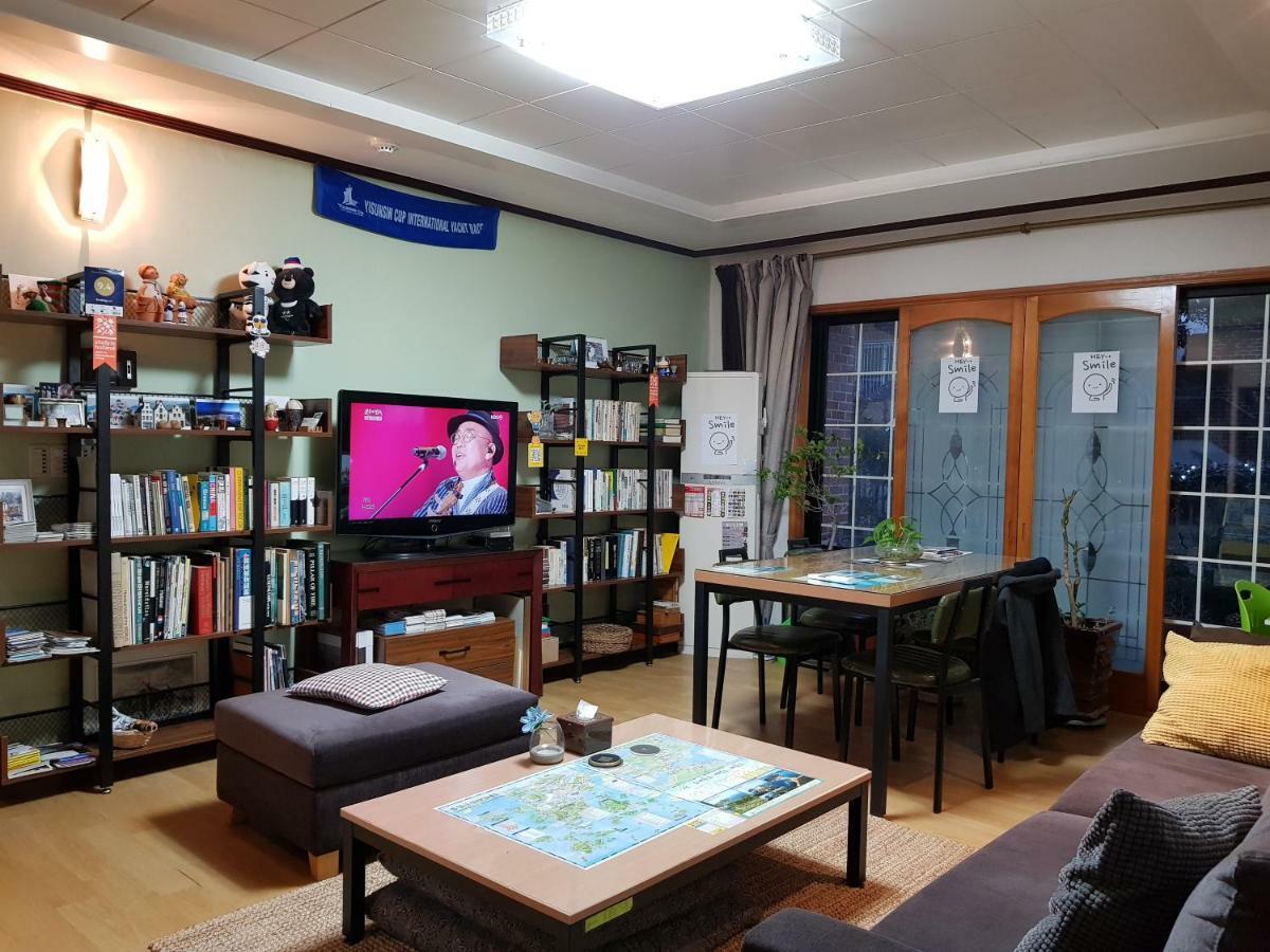 Tongyeong Episode Guesthouse מראה חיצוני תמונה